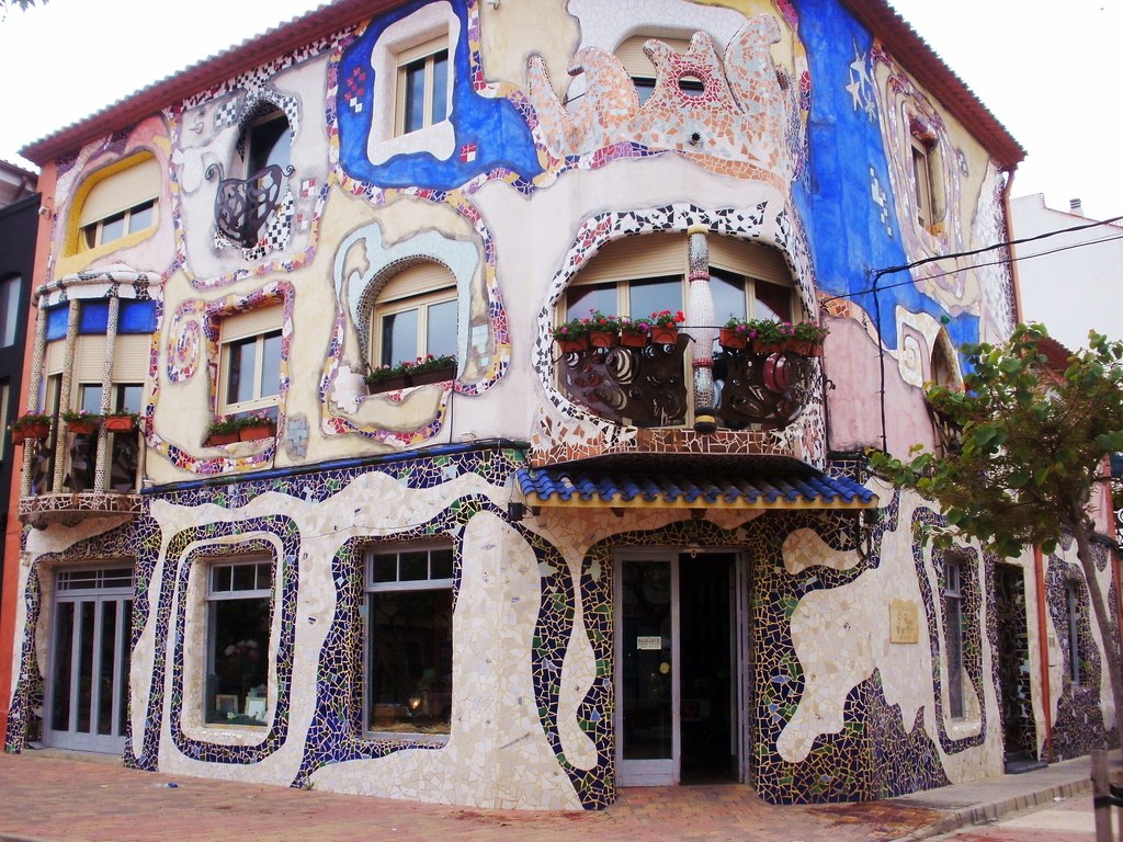 Casa inspirada en Gaudi en Casas-Ibáñez